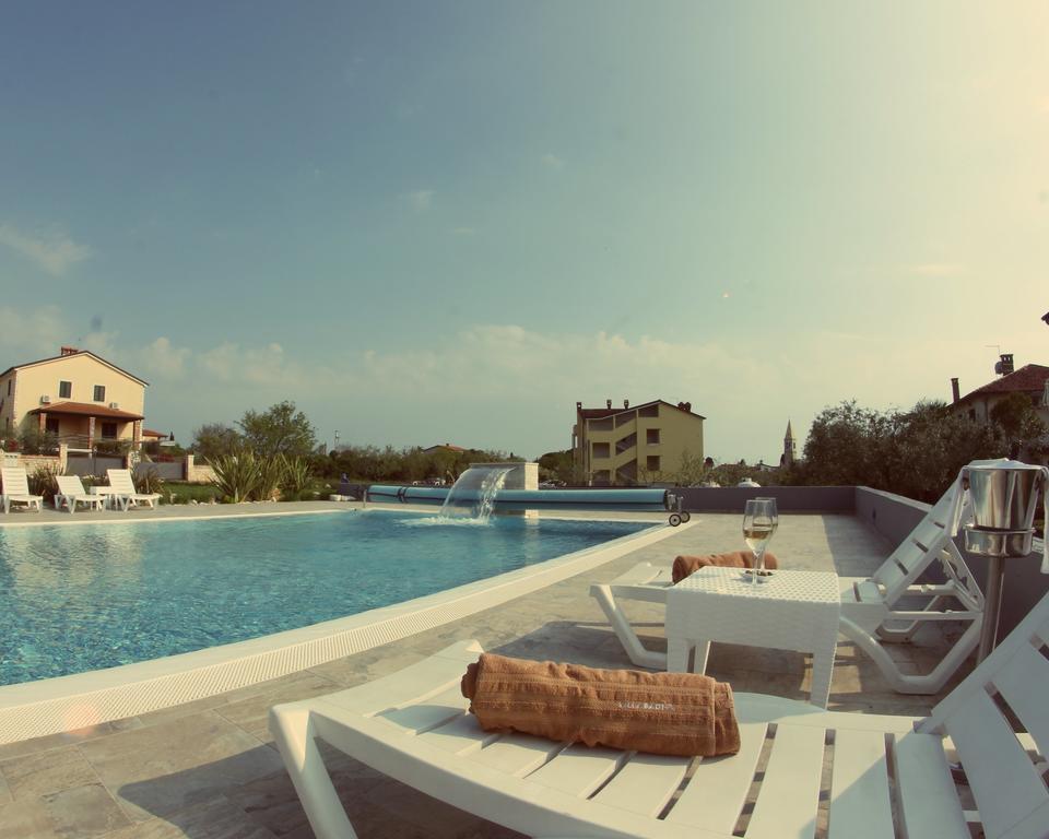 Villa Badi Lovrečica エクステリア 写真